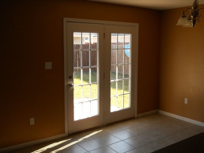 Building Photo - 3 BR 2 BA in Hahira