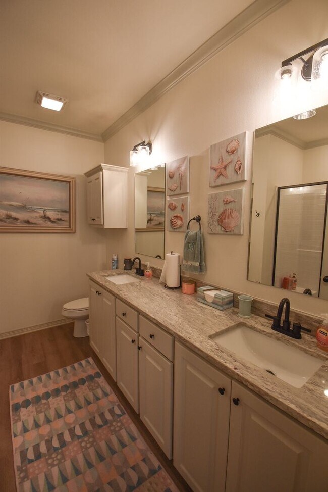 Building Photo - Available! Gorgeous 3 Bedroom 2 Bath in Tyler!