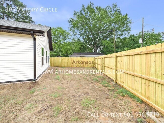 Building Photo - 105 Victory Cir