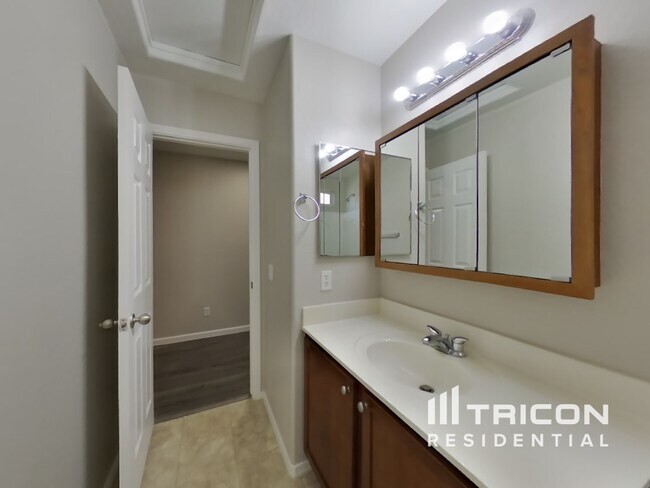 Building Photo - 4558 E Silverbell Rd