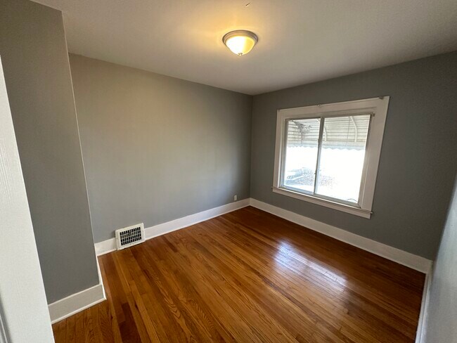 Building Photo - 2512 Tyrone St