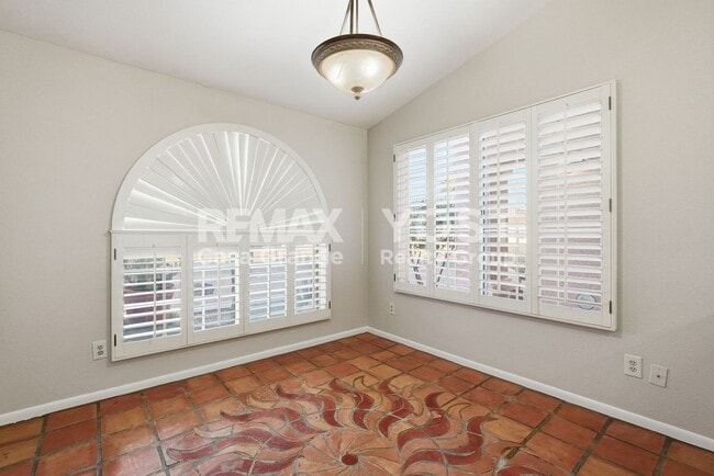 Building Photo - Where Character Takes Center Stage! Now Offering $500 Off First Month’s Rent!