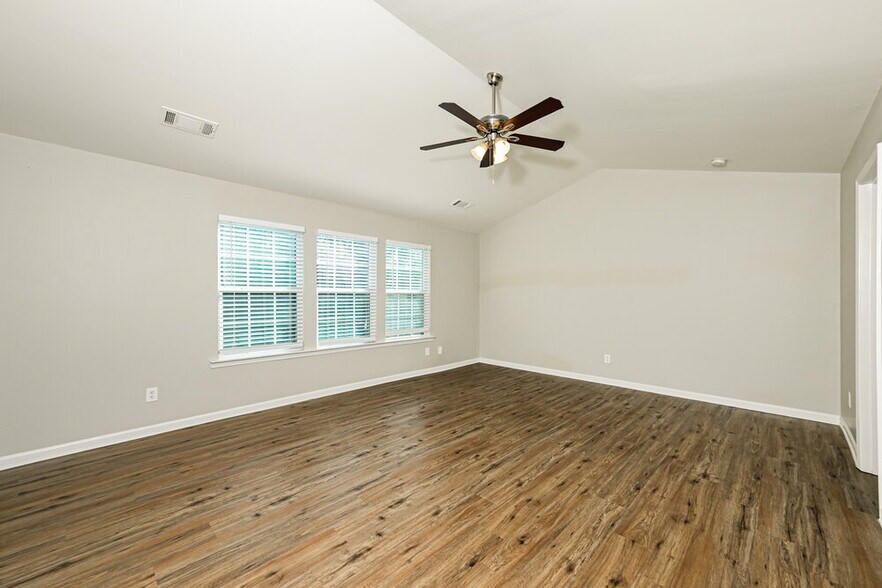 Building Photo - 353 Franklin St