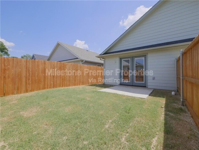 Building Photo - 605 E Carter St