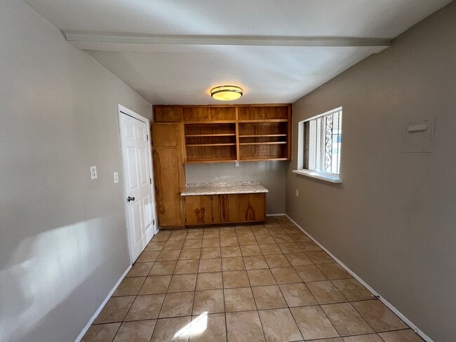 Building Photo - 4 Bedroom Home Available Near Comanche Rd ...