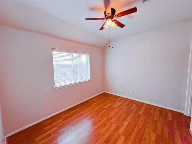 Building Photo - 19410 Bear Springs Dr