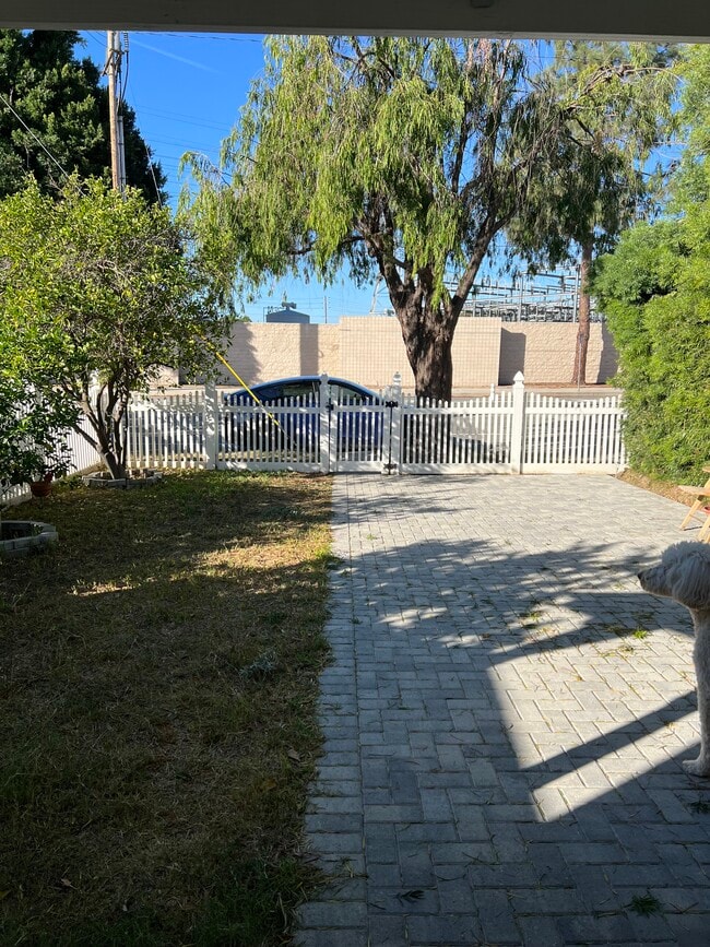 Building Photo - 1454 N Clybourn Ave