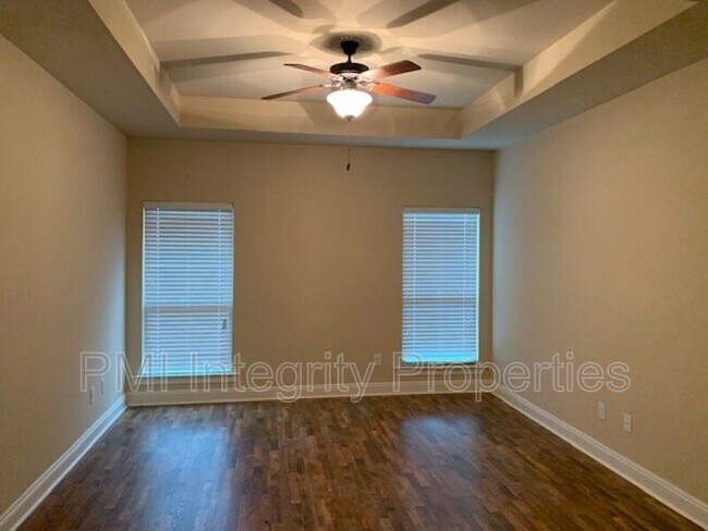 Building Photo - 315 Forest Grove Dr