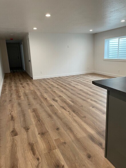 Building Photo - 924 E 960 S