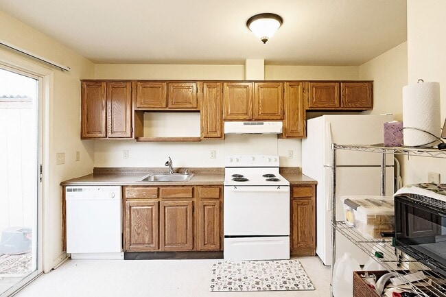 Building Photo - Pet-Friendly Duplex Near NGIC/DIA/NGA, CHO Airport, & Hollymead Town Center