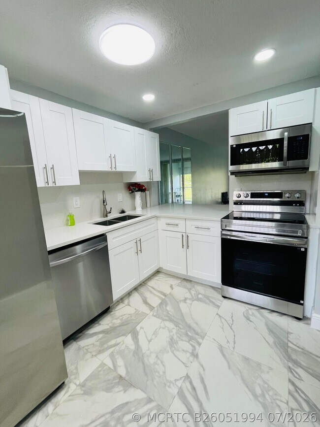 Building Photo - 5980 NW 64th Ave
