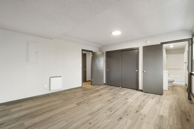 Building Photo - 16 N Broadway St