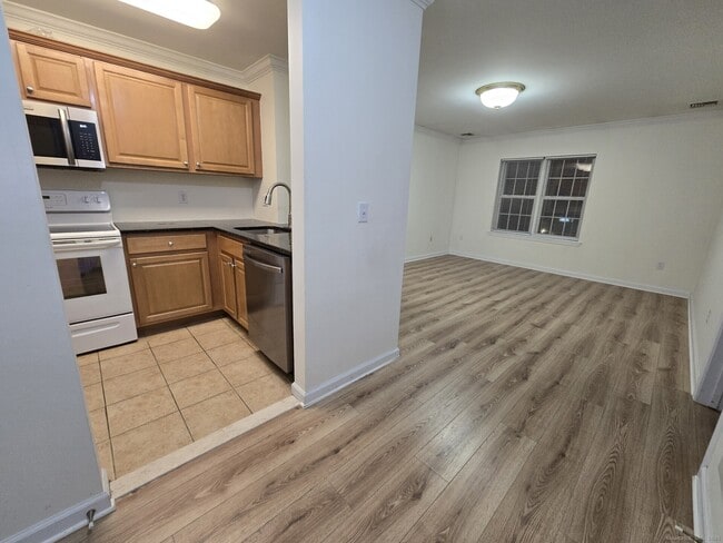 Building Photo - 19 Isaacs St