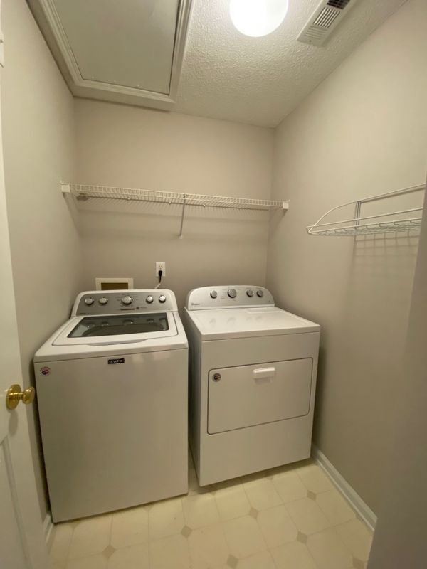 Building Photo - 420 Welbury Ct
