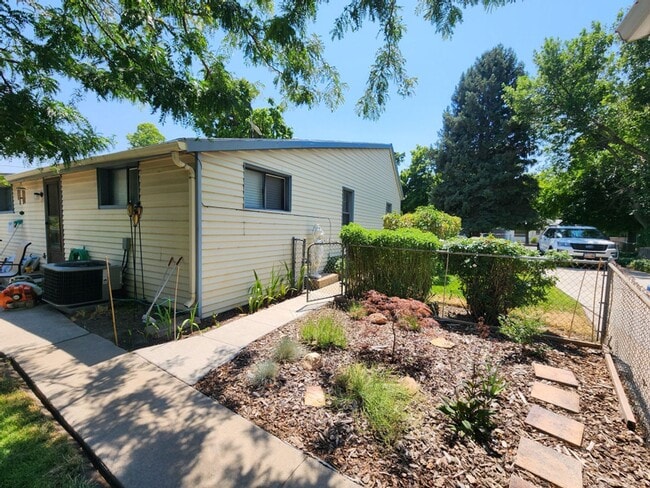 Building Photo - Poplar Grove 3 bd. House! Pets ok! Love the yard!