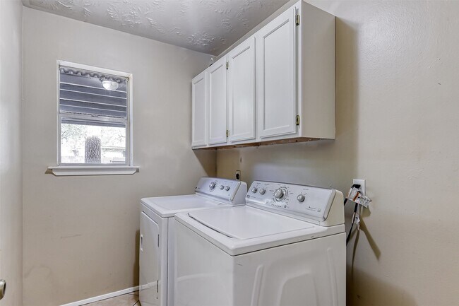 Building Photo - 45 Coralberry Rd