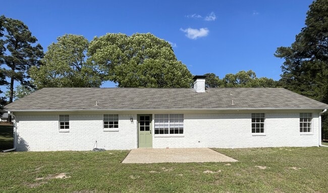 Building Photo - 15021 Hillview Rd