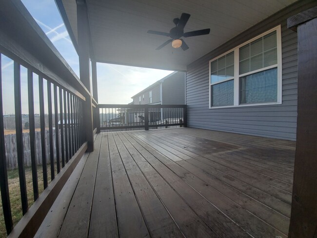 Building Photo - $2100 Executive 3 Bed 2.5 Bath with Bonus ...