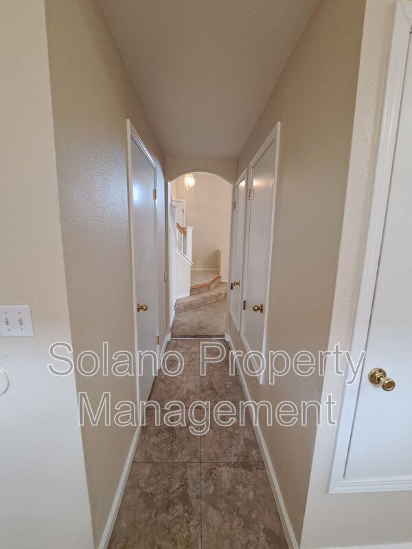 Building Photo - 849 Chateau Cir