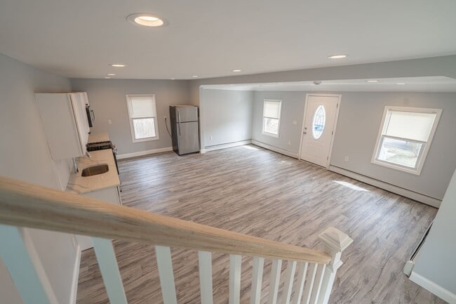 Building Photo - 12 Union Ave