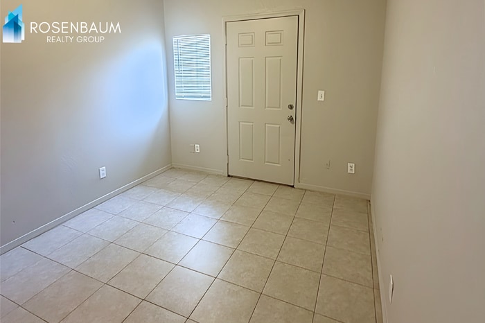 Building Photo - 1702 W Shangri La Rd