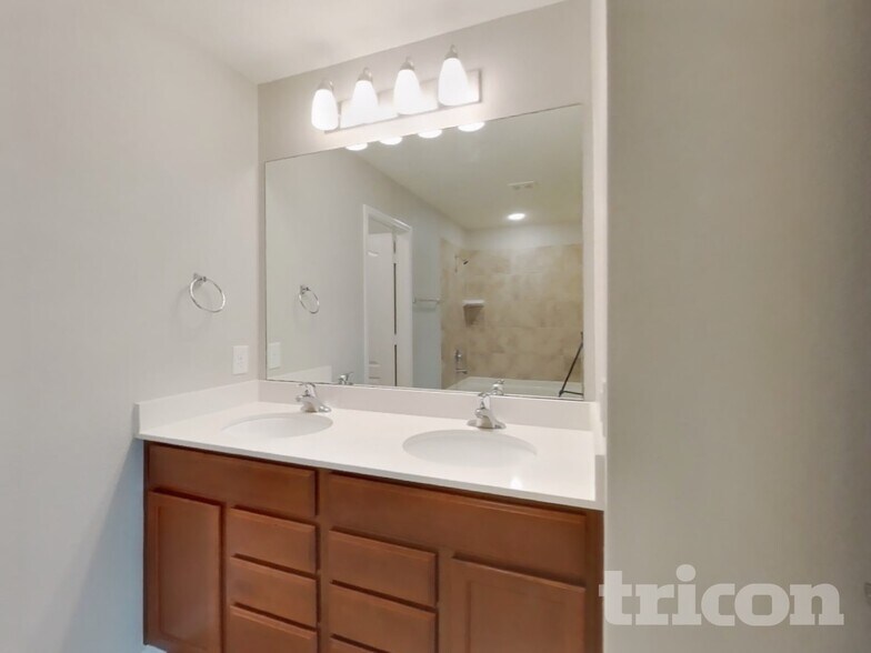 Building Photo - 5342 Castle Discordia St