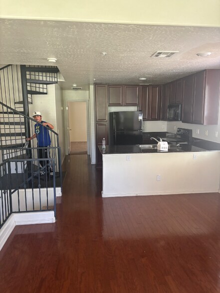 Building Photo - 700 N Port Dr