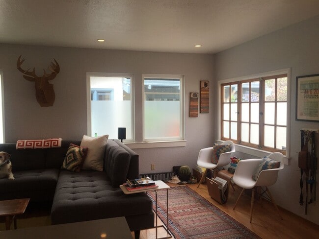 Building Photo - Cute Berkeley bungalow blocks from N. Berk...