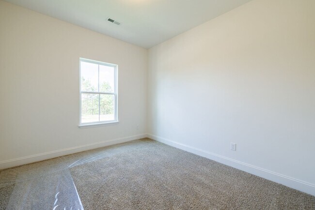 Building Photo - ONE-MONTH FREE RENT Move-Incentitive!!! Ne...