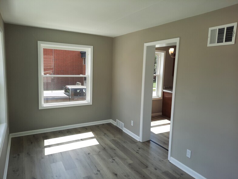 Building Photo - 2115 Main St