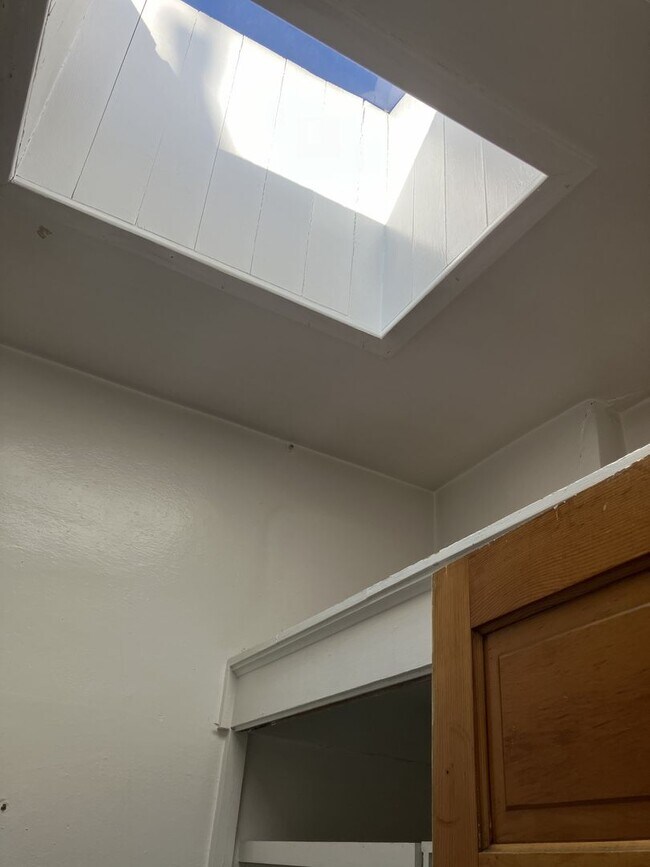 Building Photo - Spacious 1-Bedroom Apartment with Office Space Near Downtown Colorado Springs!