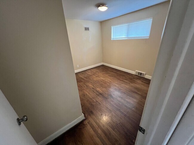 Building Photo - Spacious Lakewood Home