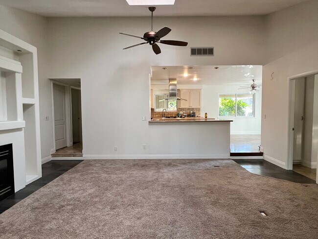 Building Photo - 4425 Las Encinitas Dr