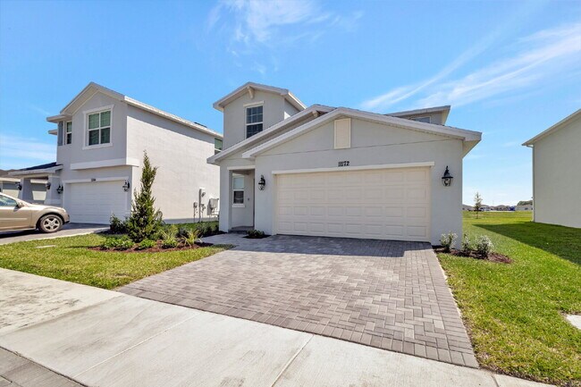 Building Photo - Luxurious Living: Spacious 5-Bedroom Home with Scenic Views in Port Saint Lucie!