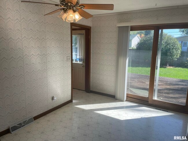 Building Photo - 4625 Candlelight Dr