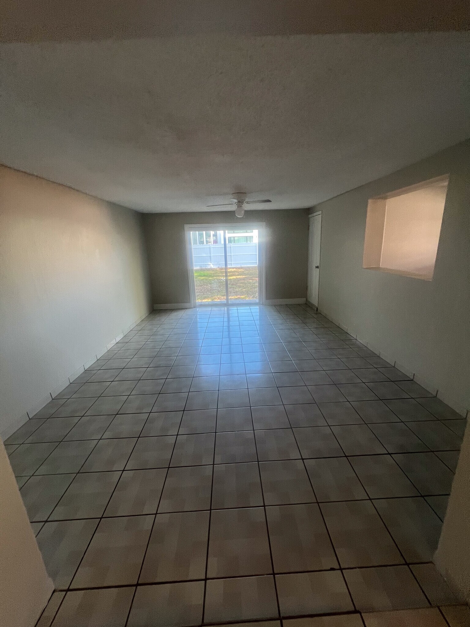 Building Photo - 7506 N Thatcher Ave