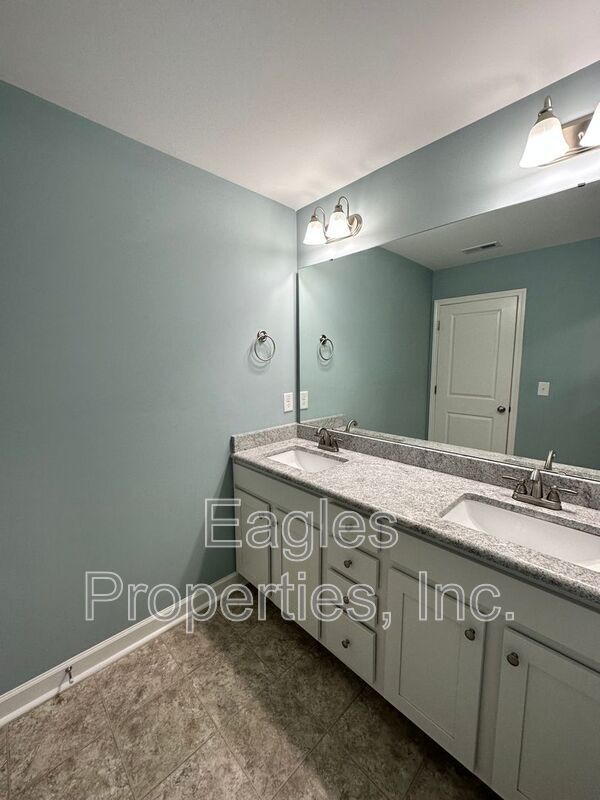 Building Photo - 451 Fallingbrook Dr