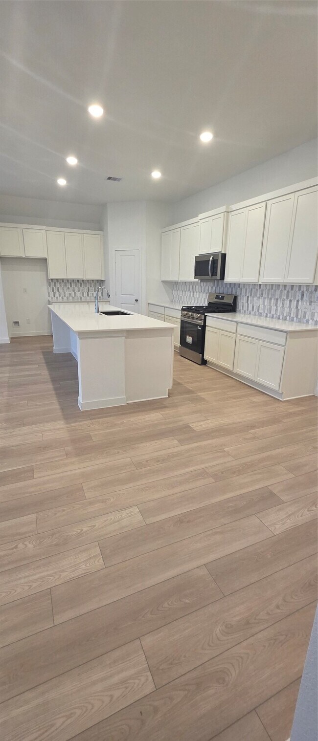 Building Photo - 2809 Palm Branch Dr