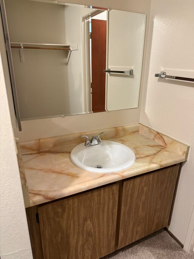 Building Photo - 765 Pope Dr