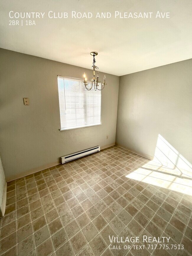 Building Photo - 605 Country Club Rd