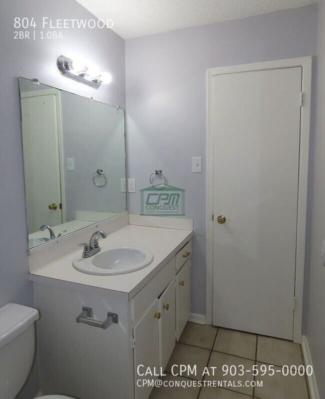 Building Photo - 804 Fleetwood-