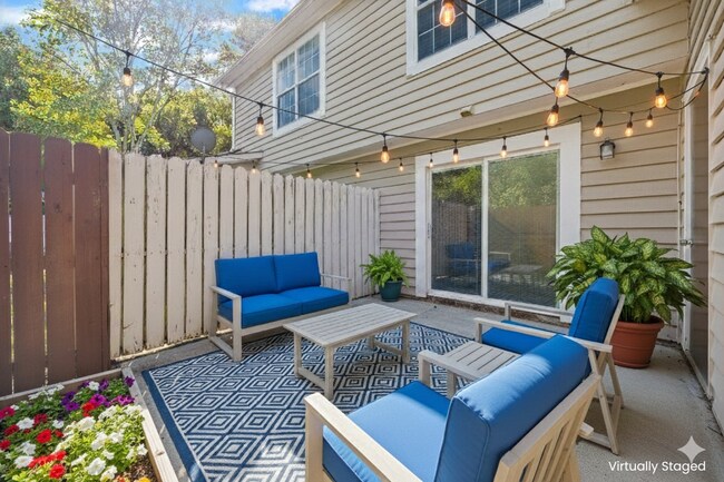 Building Photo - "Charming 2-Bed Townhome with Modern Comforts in Fort Mill – Your Cozy Retreat Awaits!"