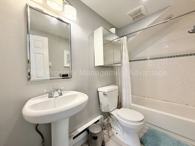 Building Photo - 340 E. Cambourne.