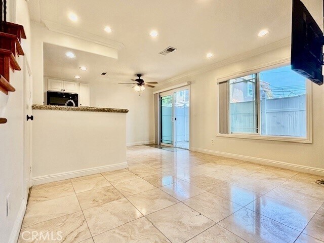 Building Photo - 686 Park Dr