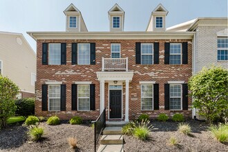 Building Photo - Beautiful brick townhome in Fishers’ Hannover