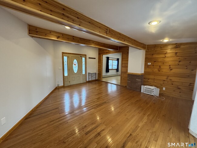 Building Photo - 67 Oronoque Trail