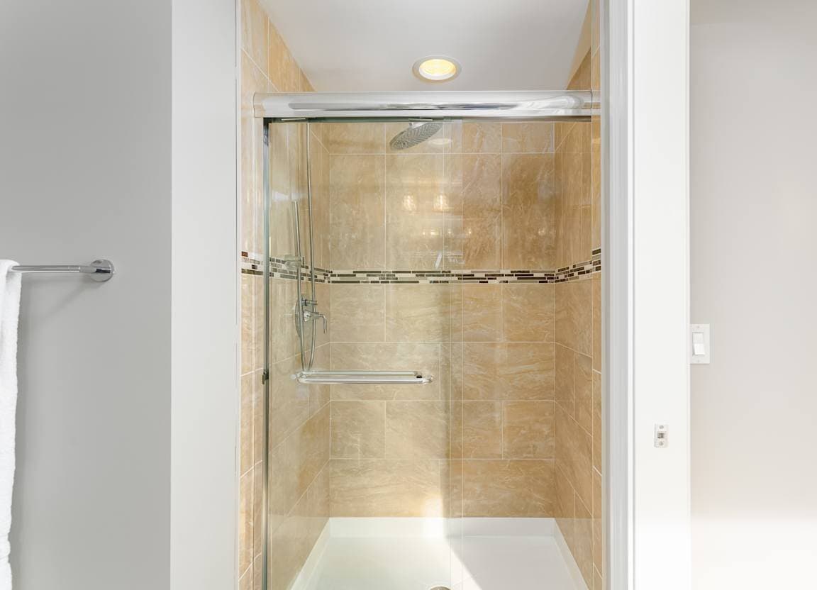 Building Photo - 5000 N Sheridan Rd