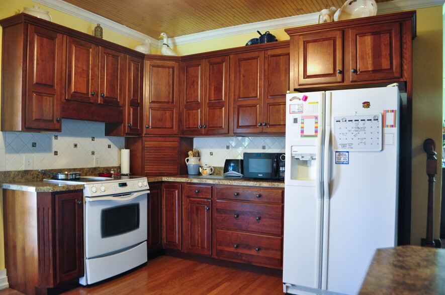 kitchen - 7502 Borden Rd