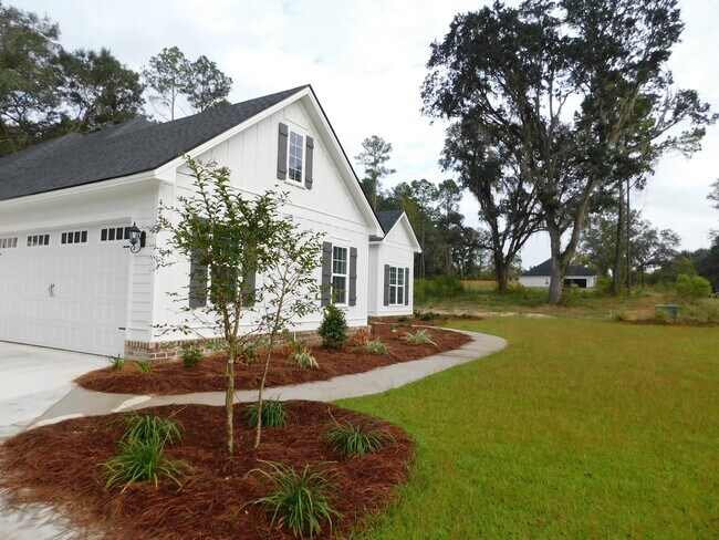 Building Photo - Grove Point Beauty