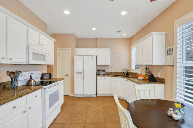Building Photo - "213 Landing Lane - Charming 2-Bed, 2-Bath...